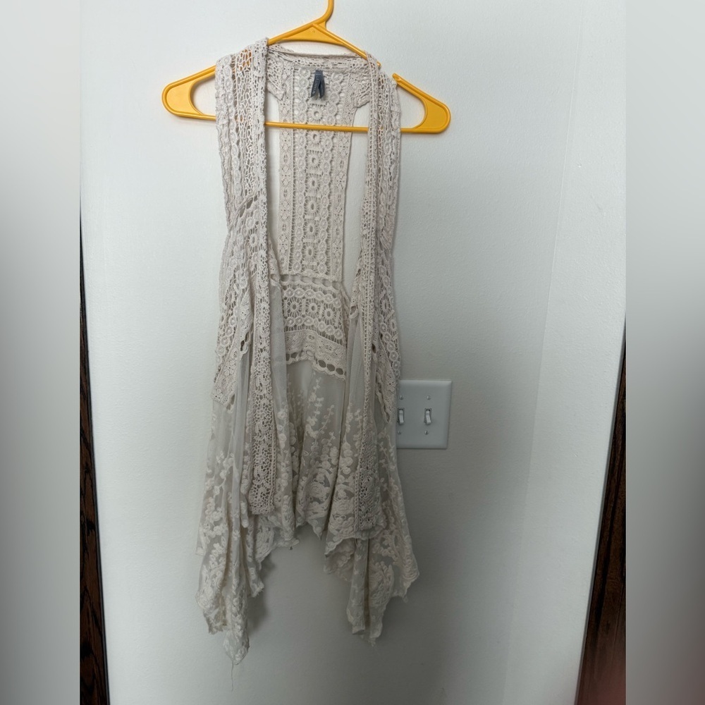 Vanity Cream Lace Cardigan - Picture 2 of 4